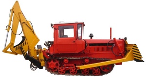 Гусеничный трактор ДТ 75 с бульдозерным отвалом и экскаваторным ковшом