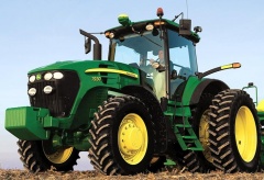 Трактор John Deere серии 7030 для транспортировочных и полевых работ