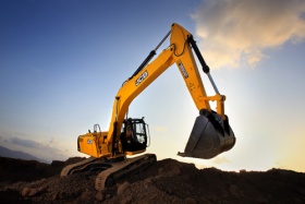 Экономичный эскаватор JS205 от индийского подразделения компании JCB