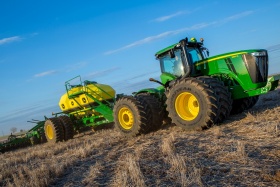 Линейка тракторов John Deere 9R/9RT - решение любых сельскохозяйственных задач